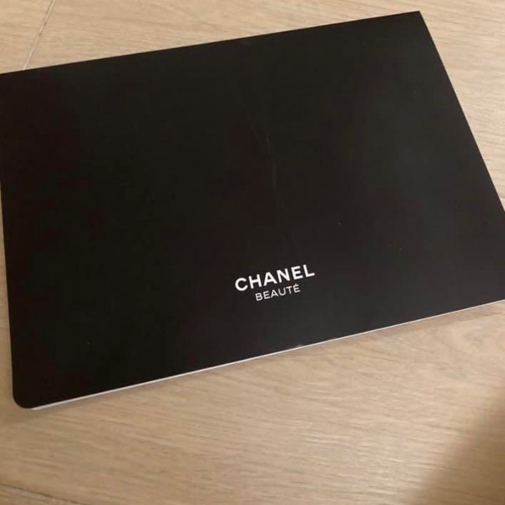 Chanel Beauté Weekly Undated Calender